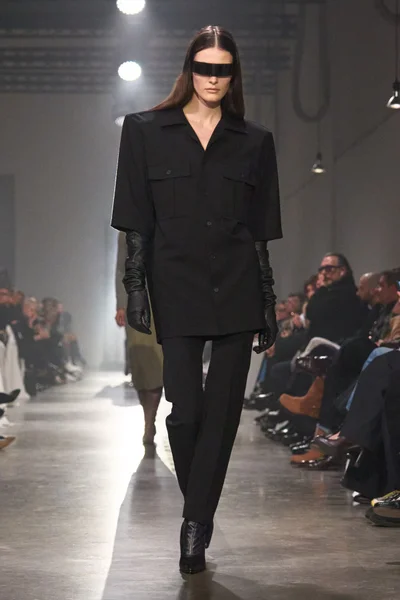 Look 14